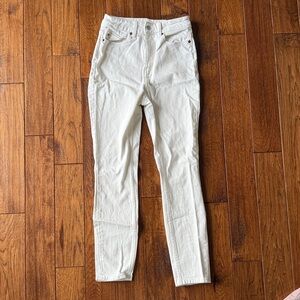 H&M White High-Waisted Jeans Size 2